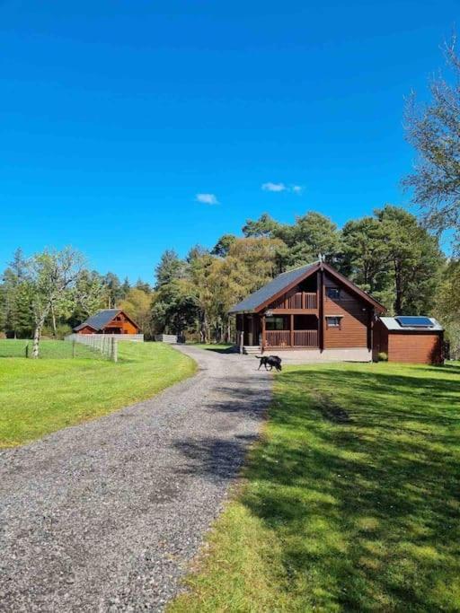 Villa Red Squirrel Log Cabin With Hot Tub Keith Exterior foto