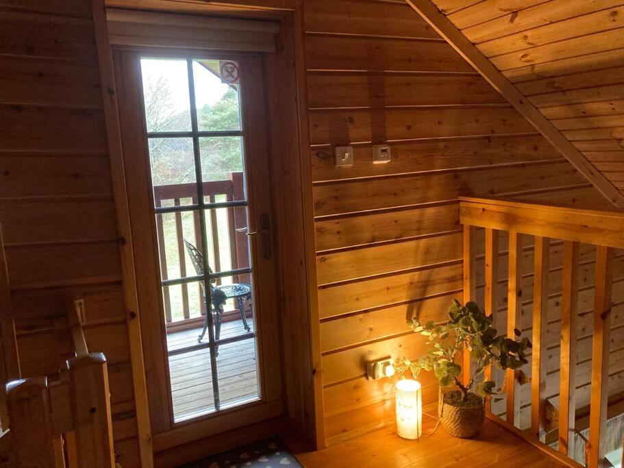 Red Squirrel Log Cabin With Hot Tub Keith Exterior foto